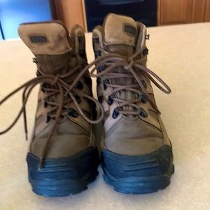 Womens Wolverine Gore-Tex boots, size 6